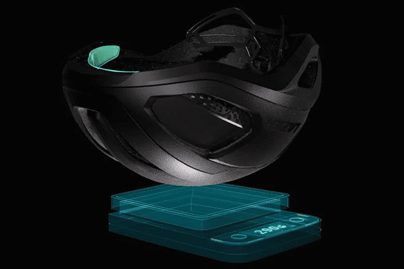 Kask rowerowy na wadze