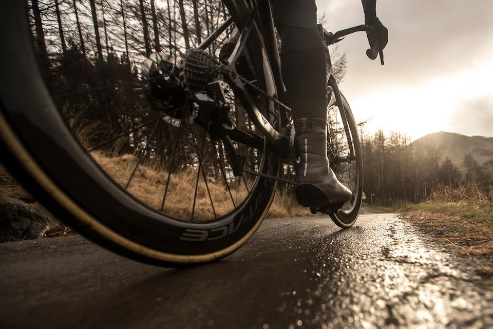 Najlepsze opony szosowe produkują takie marki, jak Continental, Vittoria i Schwalbe.