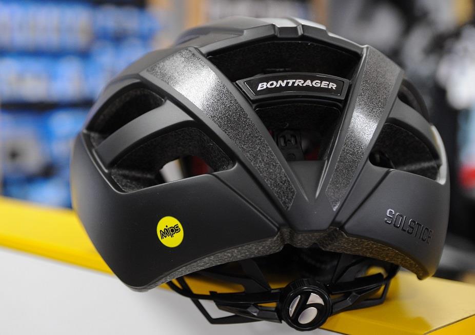 czarny kask marki BONTRAGER
