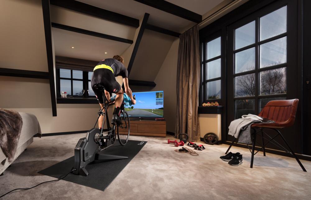 Aplikacja Zwift sprawi, że trenażer rowerowy i trening na nim staną się bardziej atrakcyjne.
