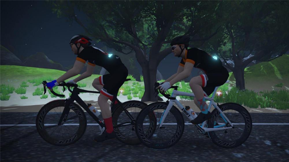 Aplikacja na trenażer rowerowy Zwift, podobnie jak Bkool czy Tacx to sposób, aby trening był przyjemniejszy.