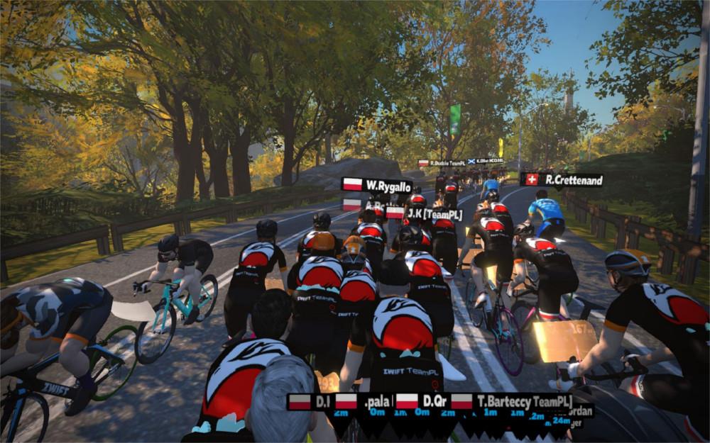 Wirtualny trener w aplikacjach rowerowych, takich jak Zwift sprawia, że zabawa z trenażerem rowerowym jest przyjemniejsza.