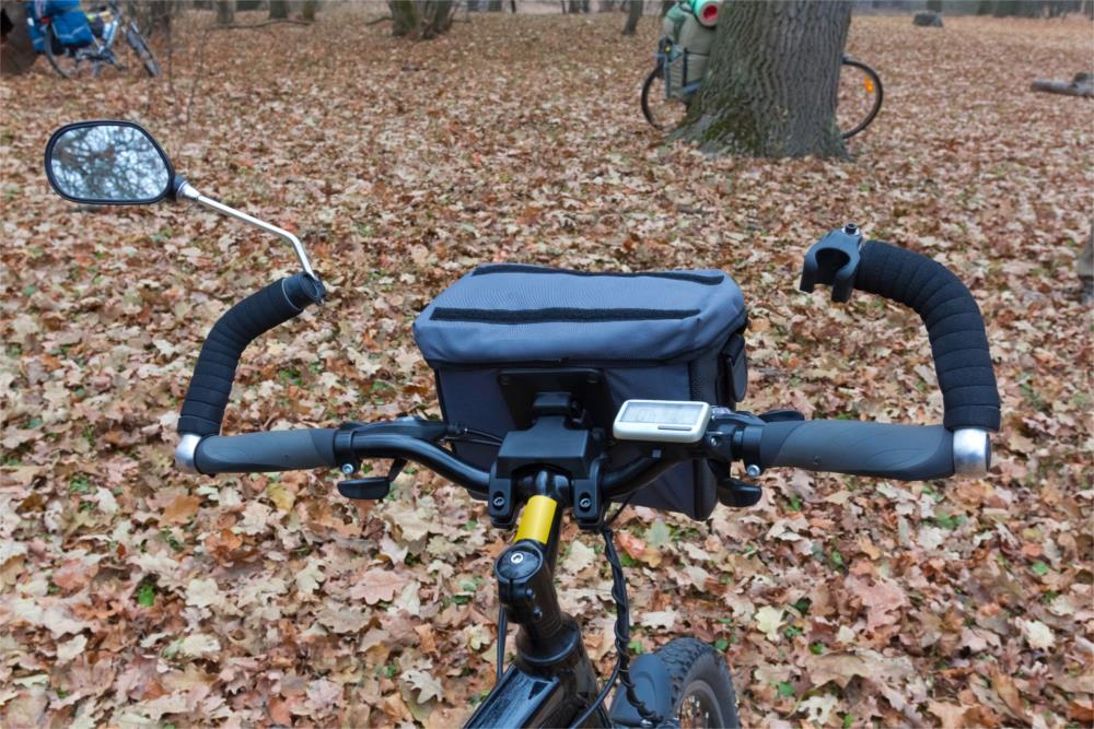 Bezpieczeństwo na drodze potrafi zwiększyć lusterko do roweru.