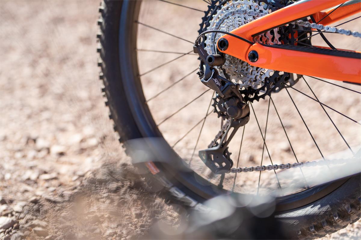Osprzęt Shimano Deore XT stoi na bardzo wysokim poziomie - znajdziemy go w rowerach o zastosowaniu wyścigowym.