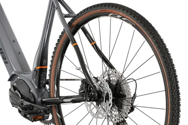 Rower Tunturi E-gravel widziany z tyłu.