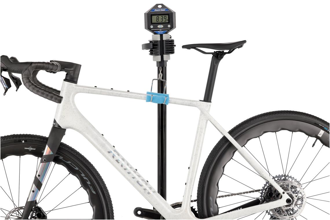 R-RAYMON Soreno Ultimate 700 w rozmiarze ramy L – waga 8,39 kg.