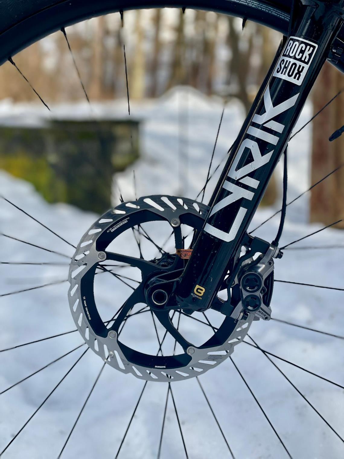 Hamulce i przedni widelec.