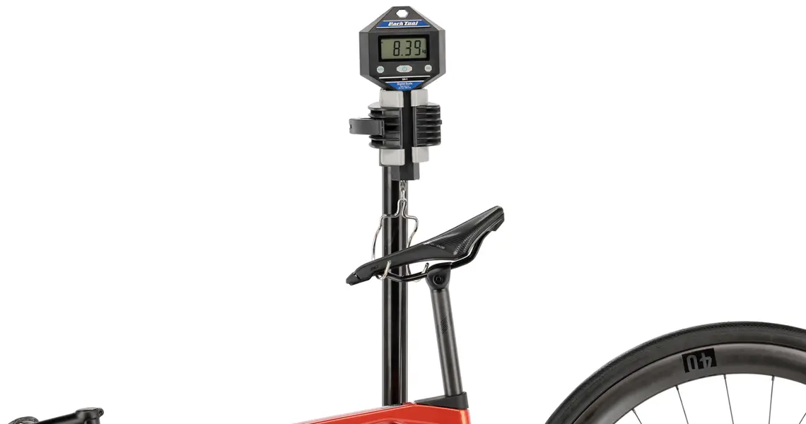 Waga pokazująca wagę roweru Felt VR Expert 105 Di2