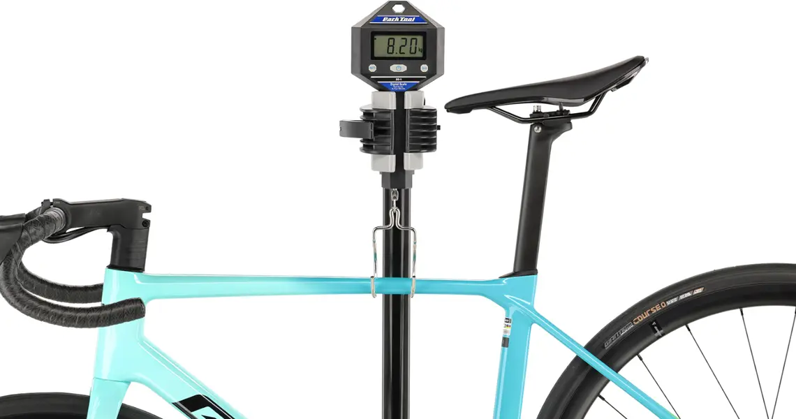 Rower szosowy GIANT TCR Advanced 2 PC 2026 waży 8,2 kg (w rozmiarze M).