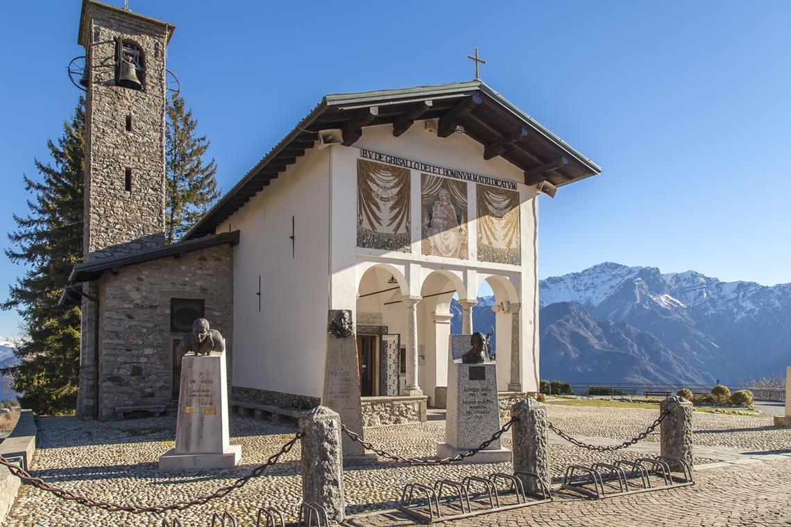 widok na Sanktuarium Madonny z Ghisallo