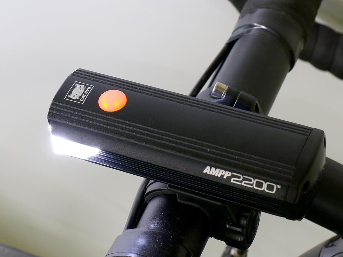 Lampka przednia CATEYE AMPP 2200 HL-EL2200RC