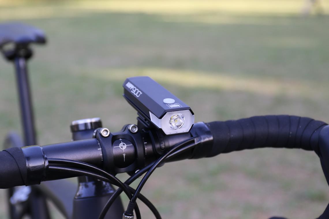 Lampka przednia CATEYE AMPP 900 HL-EL089RC