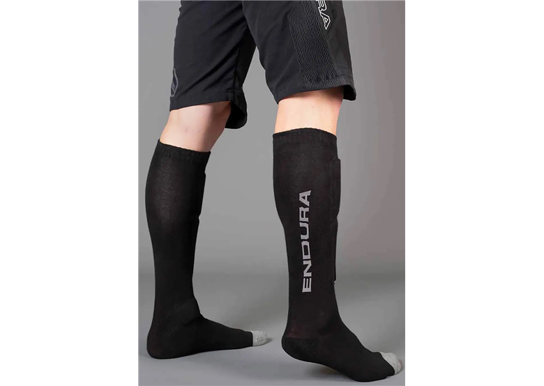 Ochraniacze na piszczele ENDURA SingleTrack Shin Guard CentrumRowerowe.pl