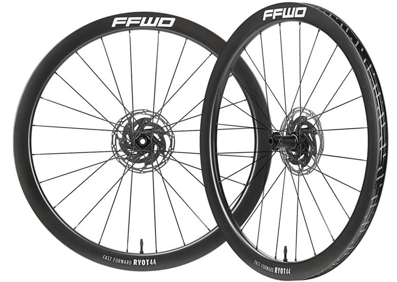 Komplet kół FFWD RYOT44 IISET FCC