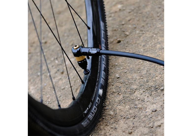 Pompka podłogowa LEZYNE Gravel Digital Drive CentrumRowerowe.pl